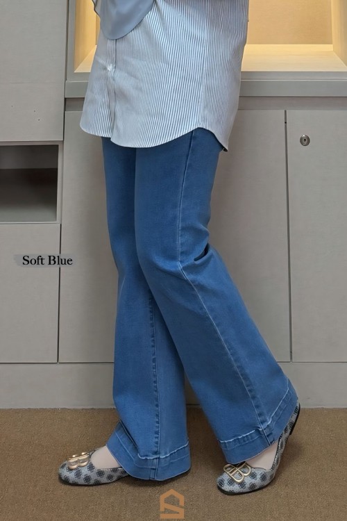 Madelyn Bootcut - Soft Blue